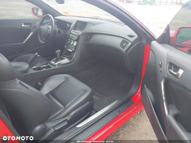 Hyundai Genesis Coupe 3.8 V6 Executive - 8