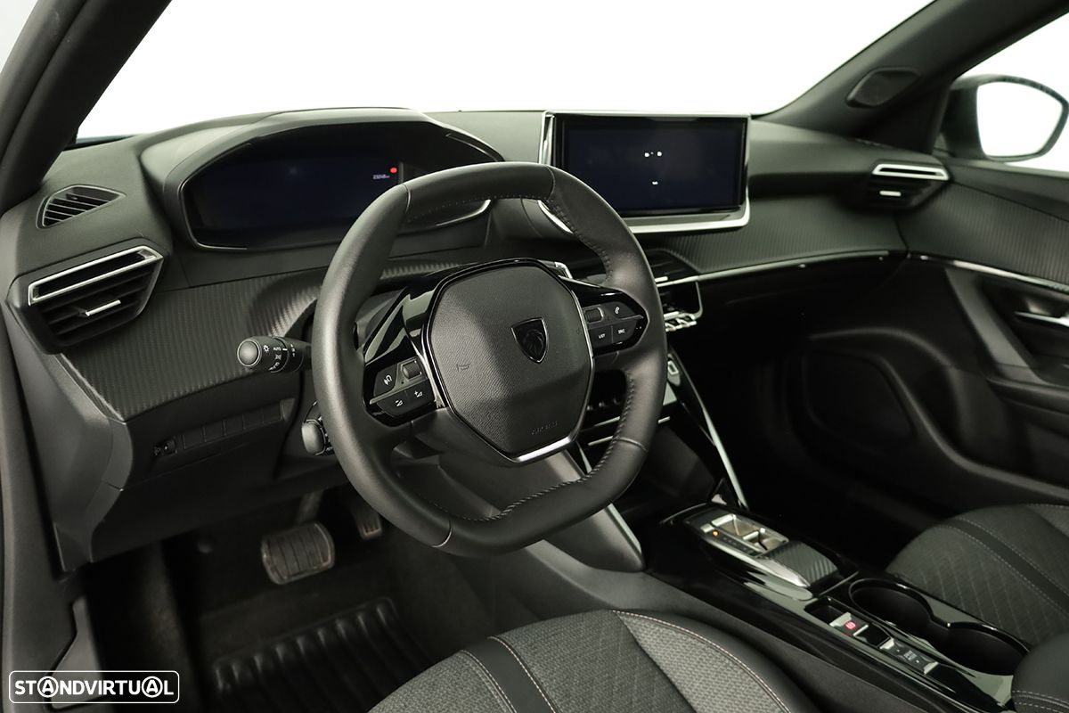 Peugeot 2008 1.2 PureTech Allure EAT8 - 7