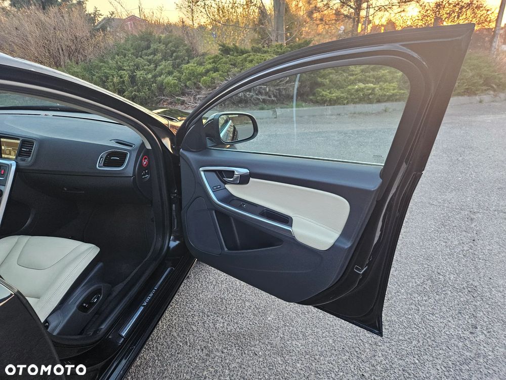 Volvo V60 DRIVe Summum - 31
