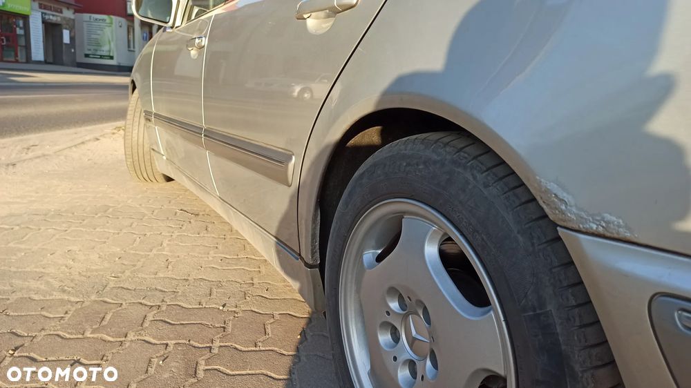 Mercedes-Benz Klasa E - 21