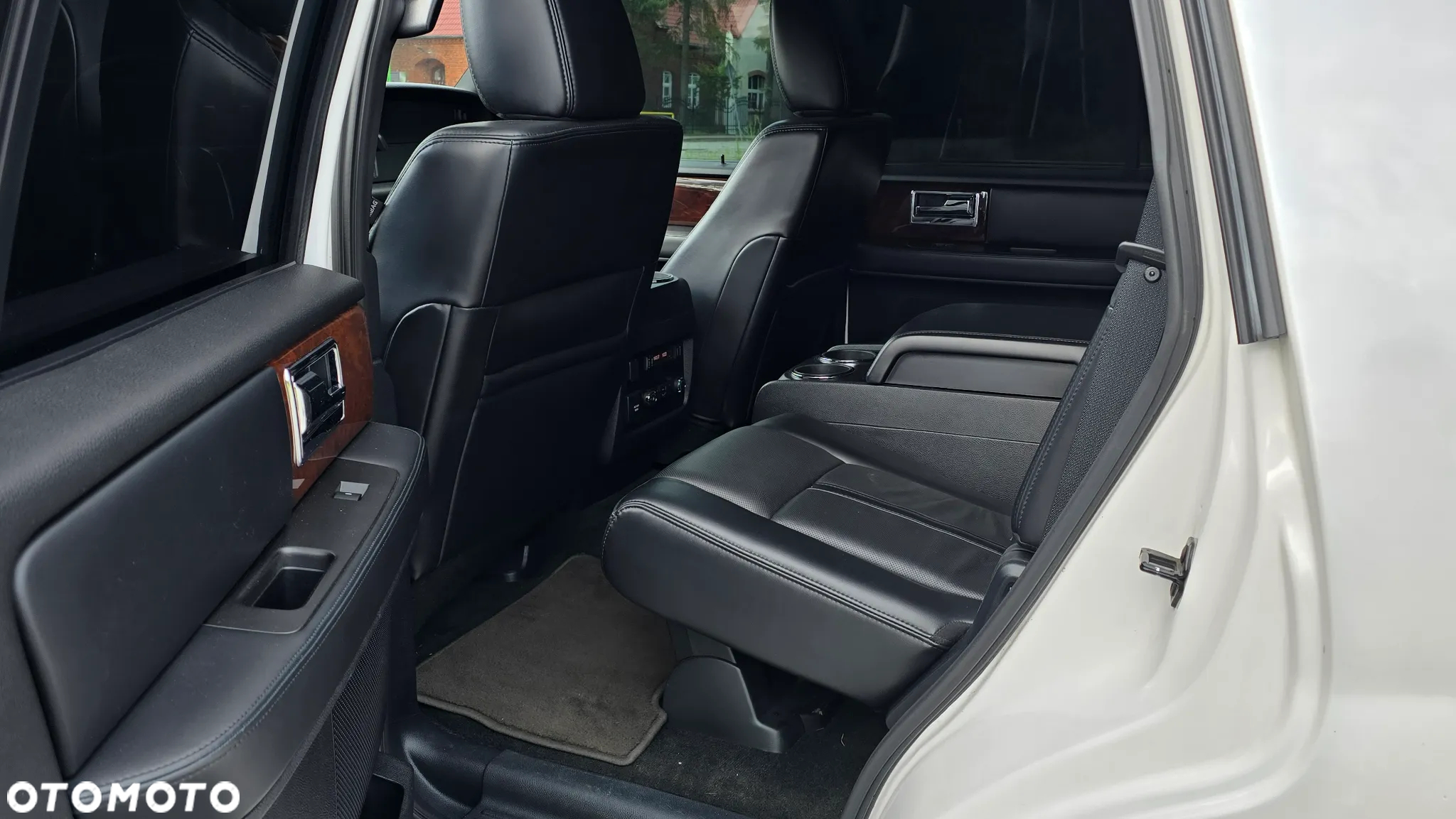 Lincoln Navigator - 17