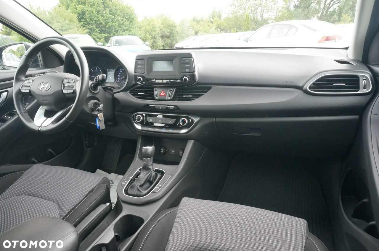 Hyundai i30 1.6 D Classic + DCT - 17