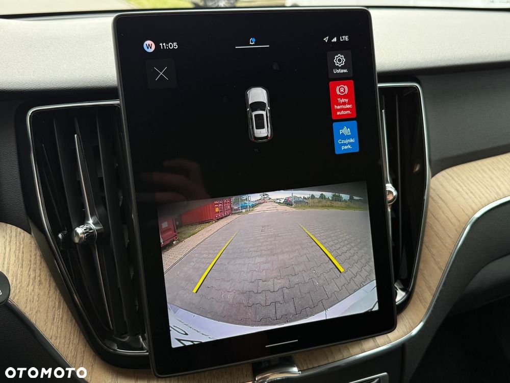 Volvo XC 60 B5 B AWD Plus Dark - 20
