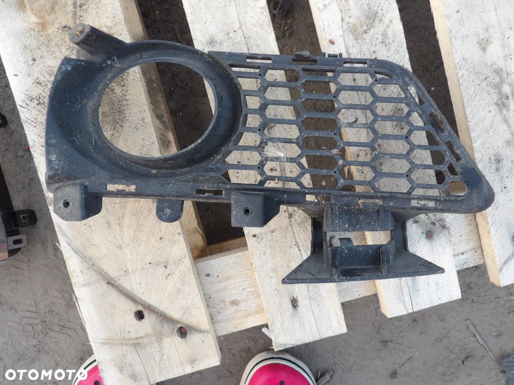 BMW - F30,F31 - KRATKA ZDERZAKA ,  HALOGENU LEWA/PRAWA - CENA ZA 1 SZT  - 8054155 - 3