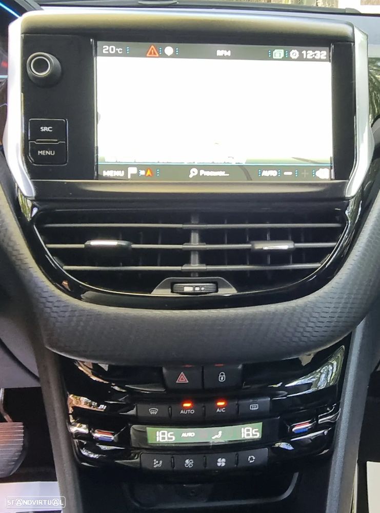 Peugeot 2008 1.2 PureTech Allure - 24