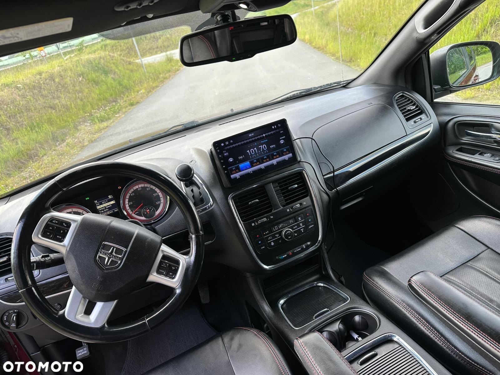 Dodge Grand Caravan - 12