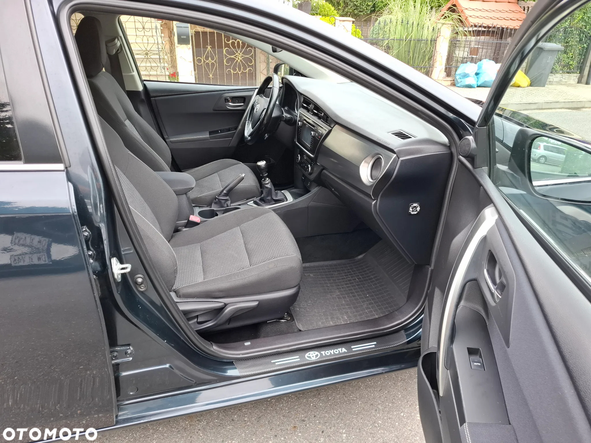 Toyota Auris 2.0 D-4D Touring Sports Life Plus - 14