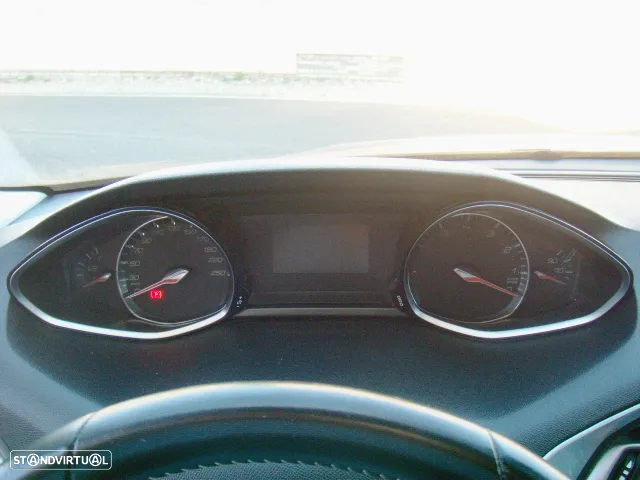 Peugeot 308 SW 1.2 PureTech Allure Pack EAT8 - 18