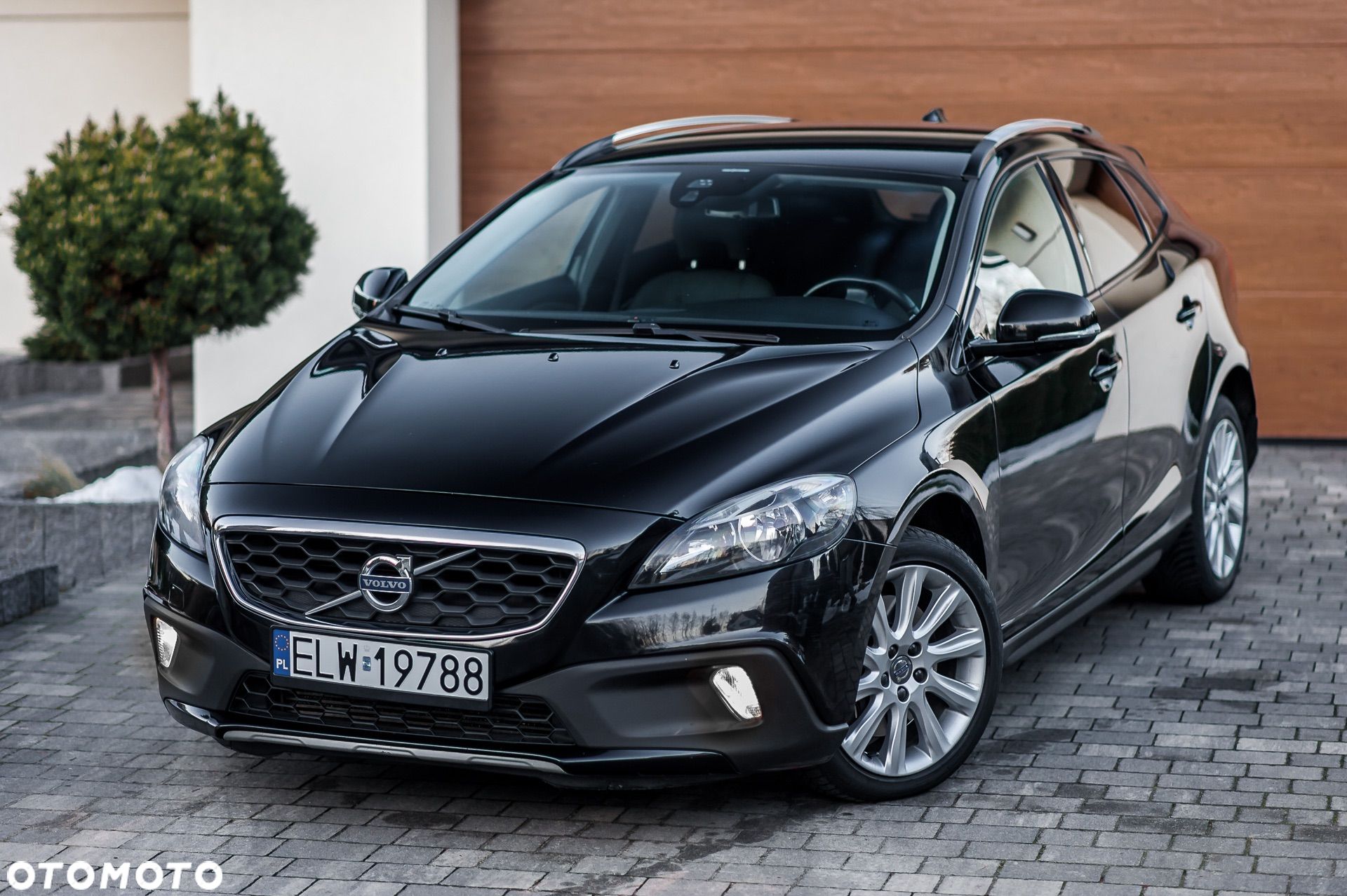 Volvo V40 Cross Country D3 Momentum - 1