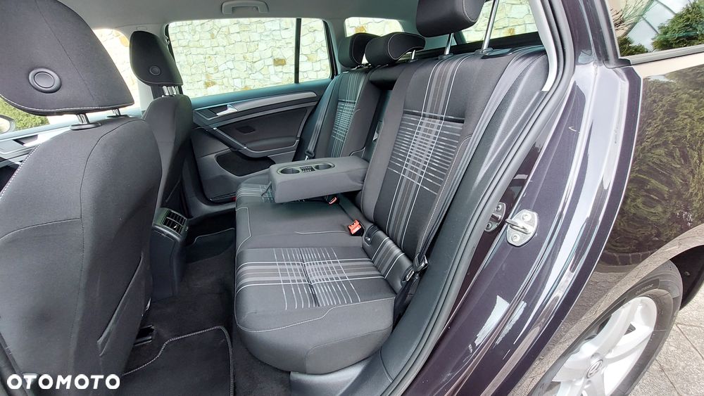Volkswagen Golf - 28