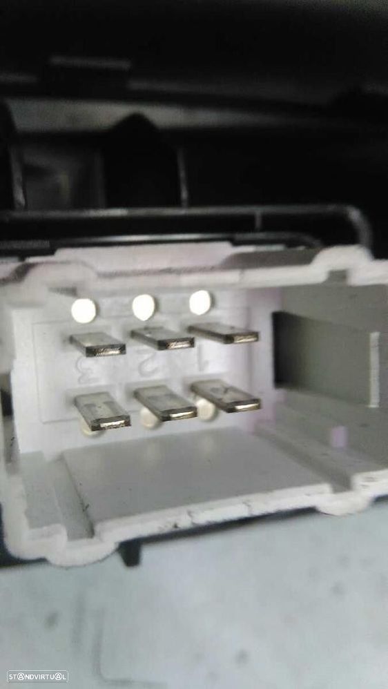 COMANDO ELEVADOR DE VIDRO FRONTAL DIREITO RENAULT CLIO II 2005 -8200060046 - 2