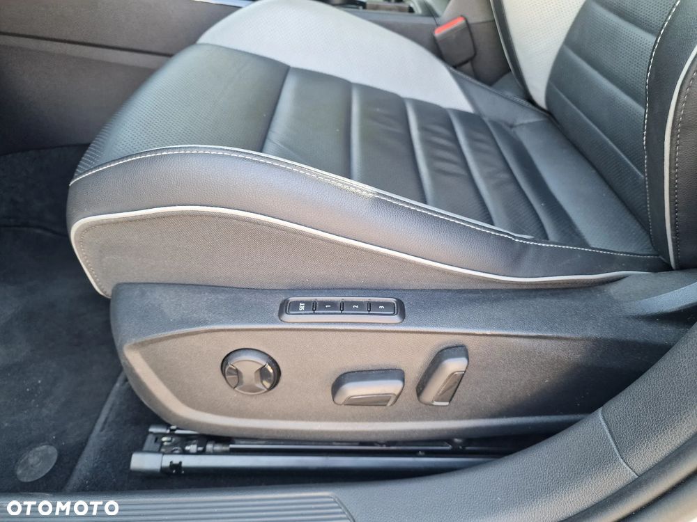 Volkswagen Golf 2.0 TDI R-Line Plus DSG - 21