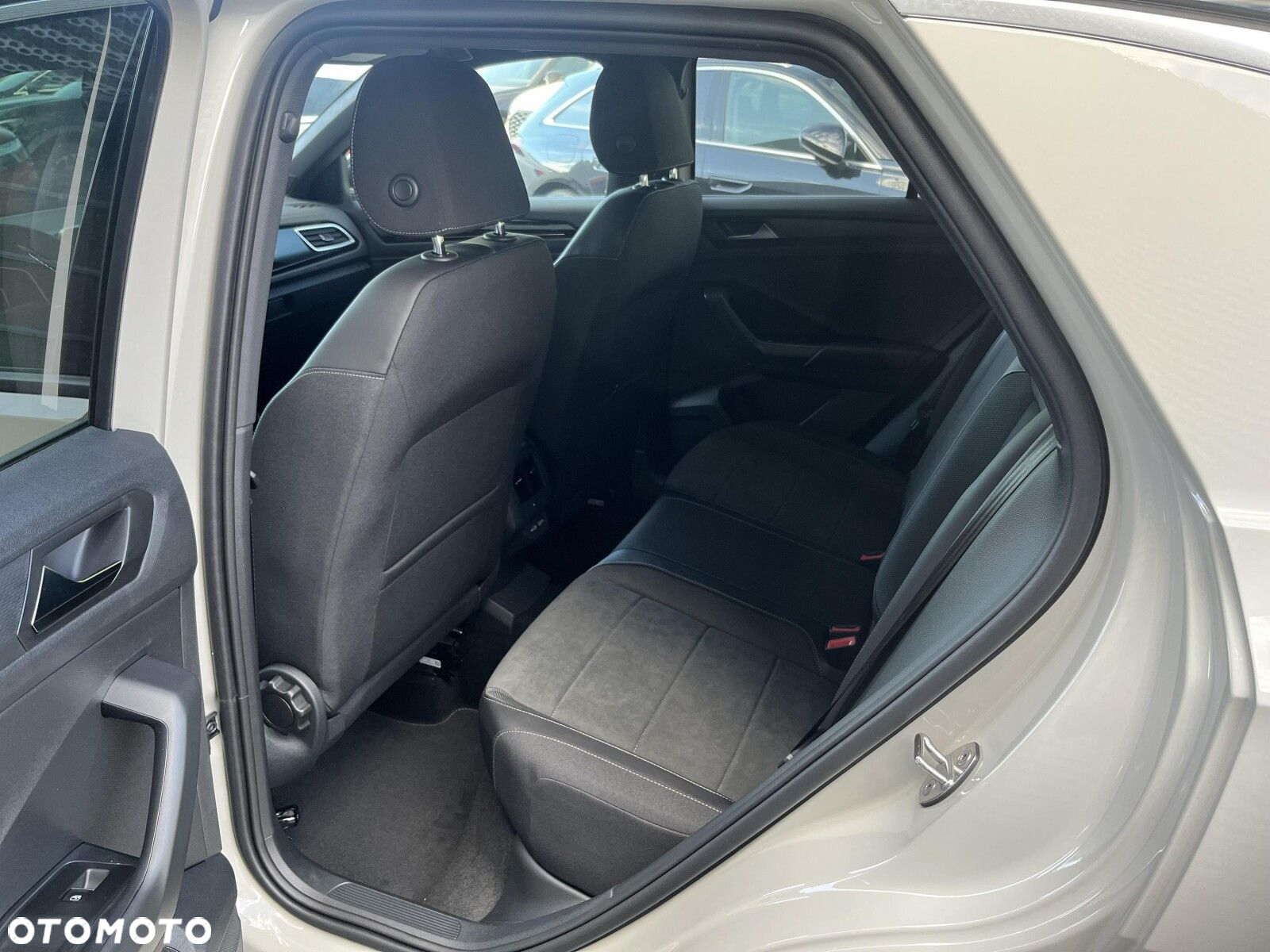Volkswagen T-Roc 1.5 TSI R-Line Plus DSG - 17