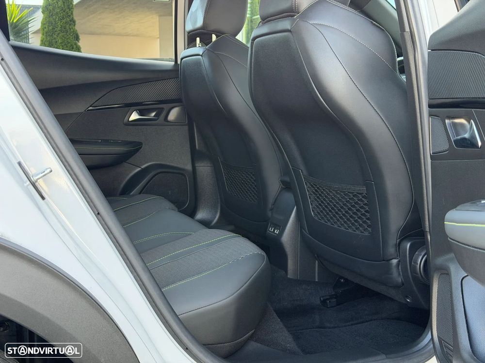 Peugeot 2008 1.2 PureTech GT EAT8 - 18