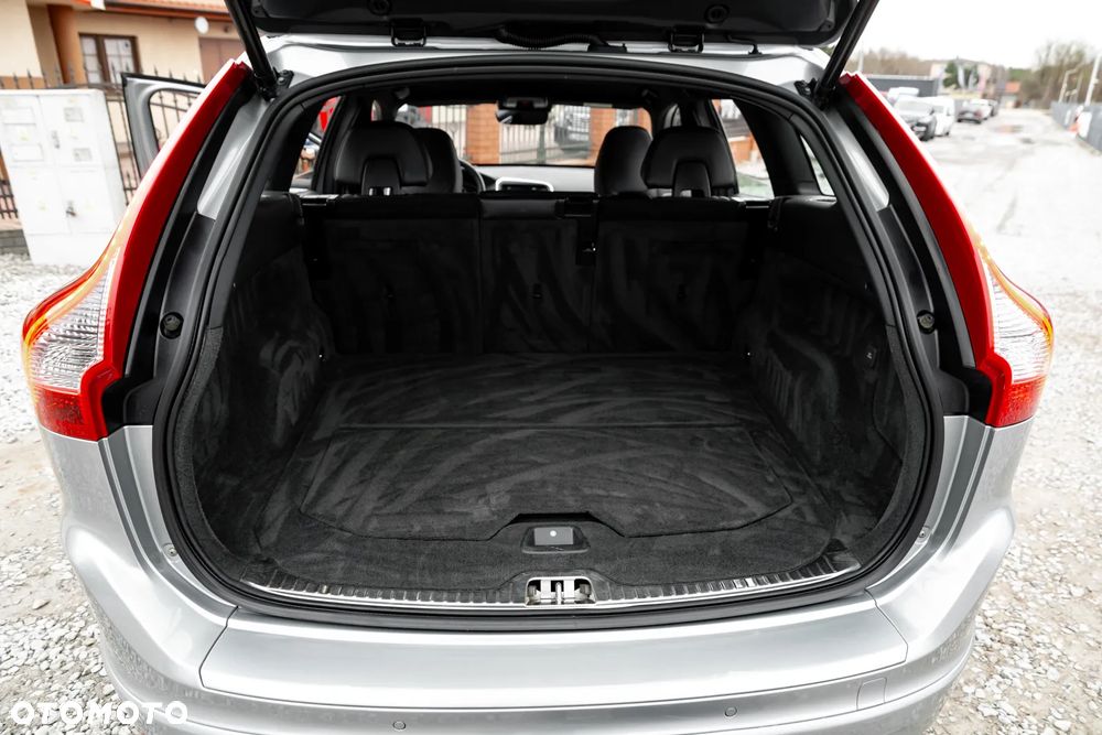 Volvo XC 60 T5 AWD R-Design Momentum EU6 - 16