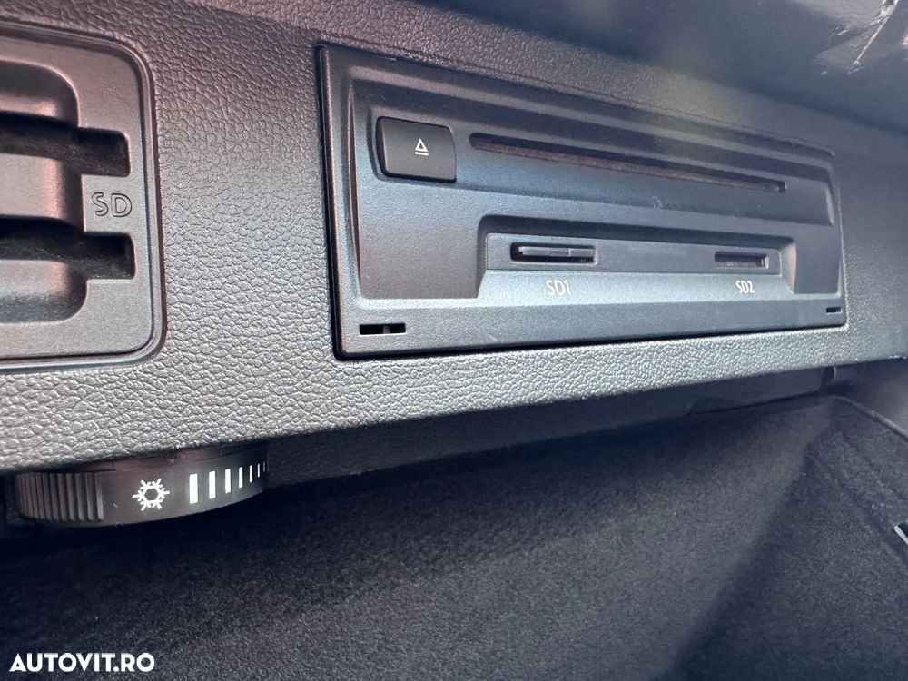 Volkswagen Passat 1.6 TDI SCR DSG Conceptline - 31