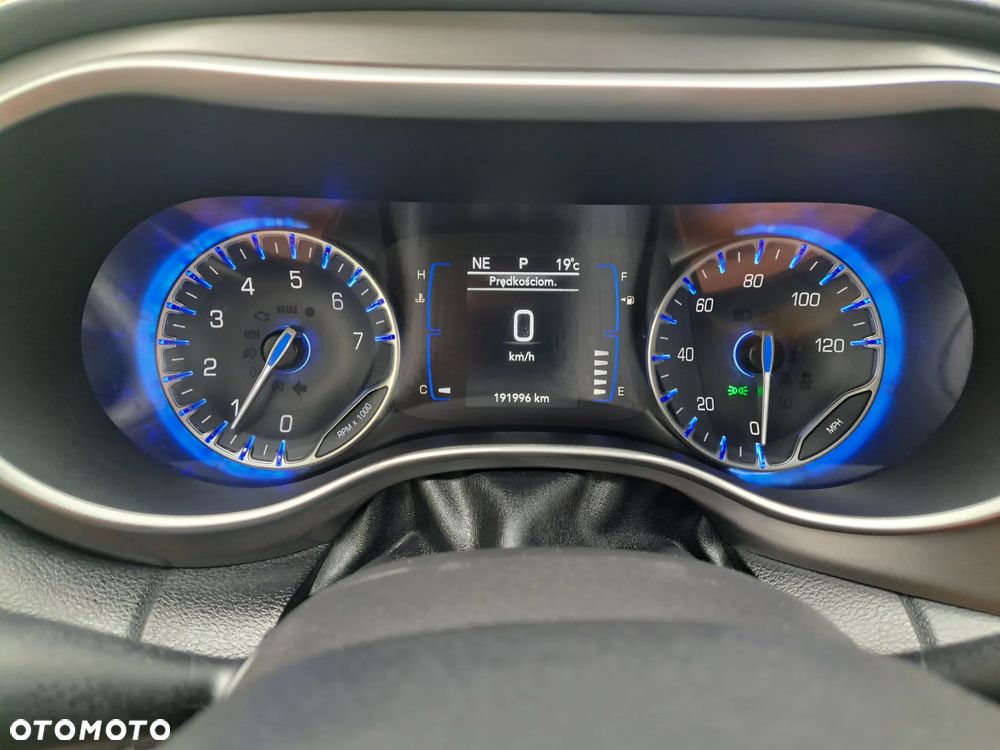 Chrysler Pacifica - 15