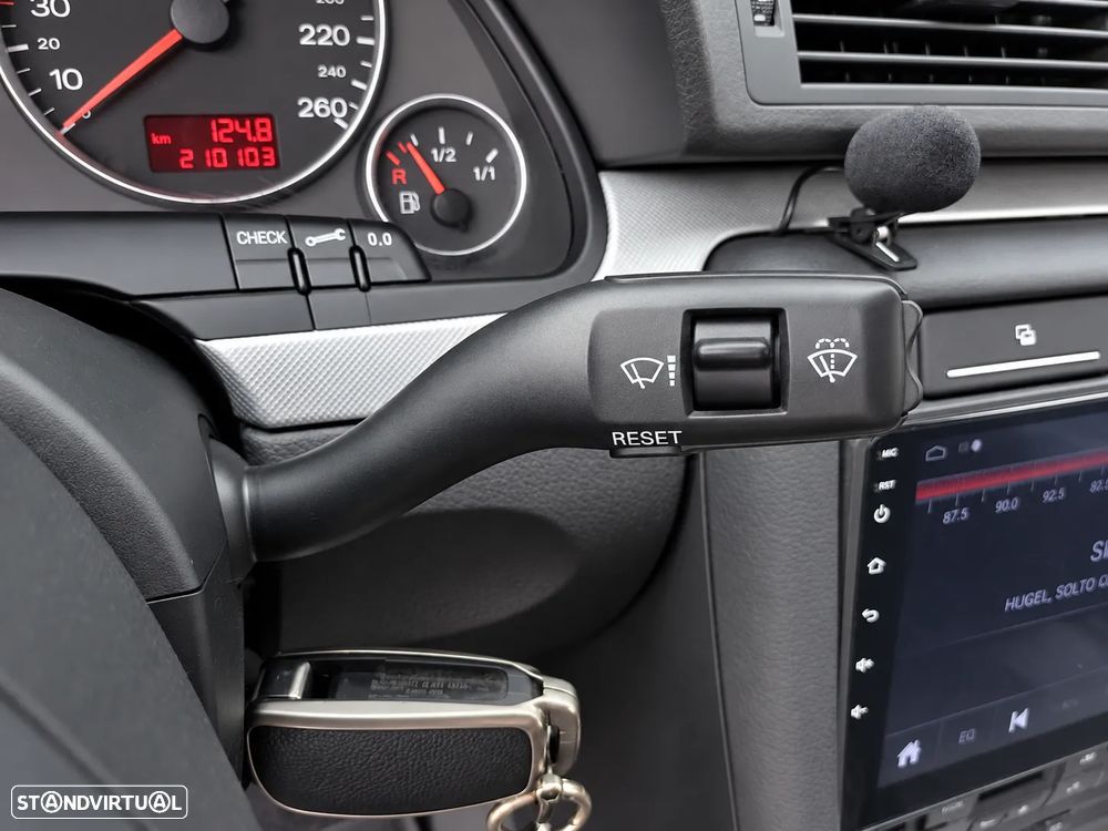 Audi A4 2.0 TDI S-line - 25