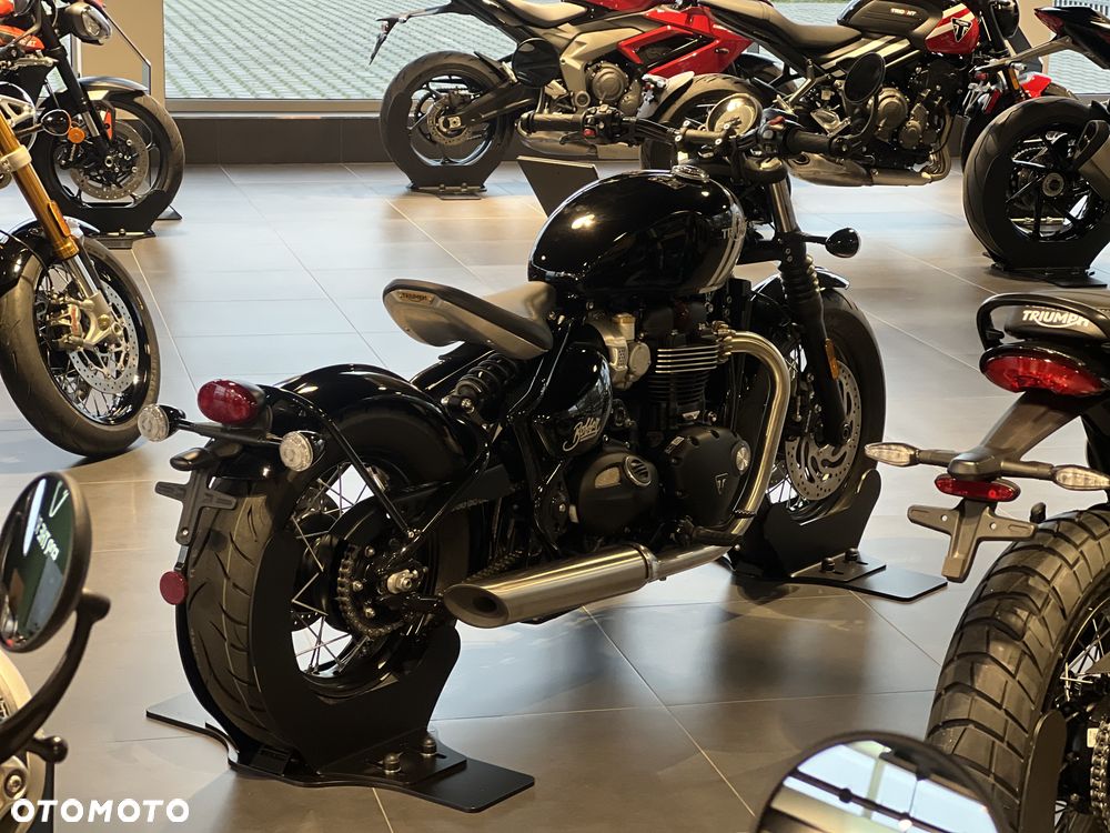 Triumph Bonneville Bobber - 5