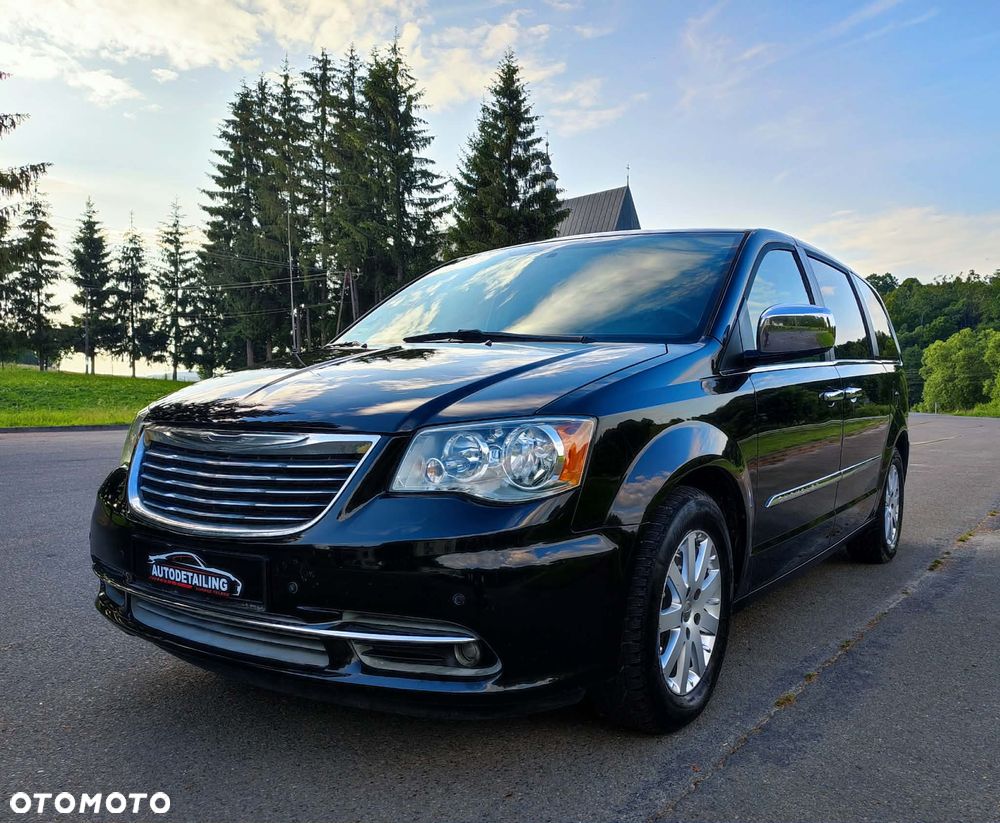 Chrysler Town & Country 3.6 Limited - 12