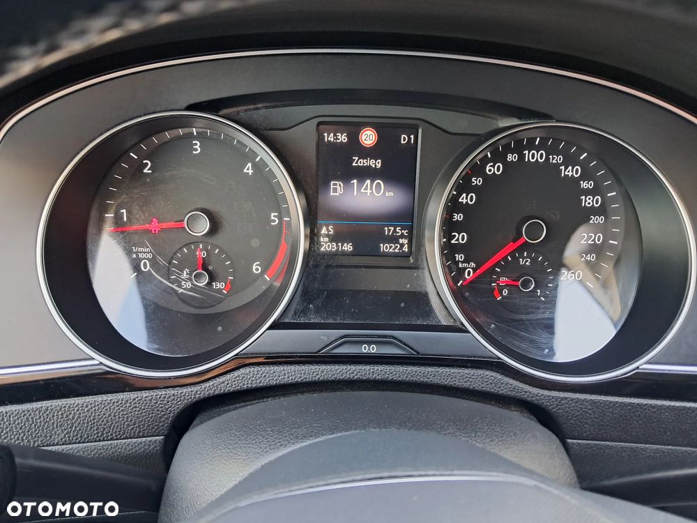 Volkswagen Passat - 22