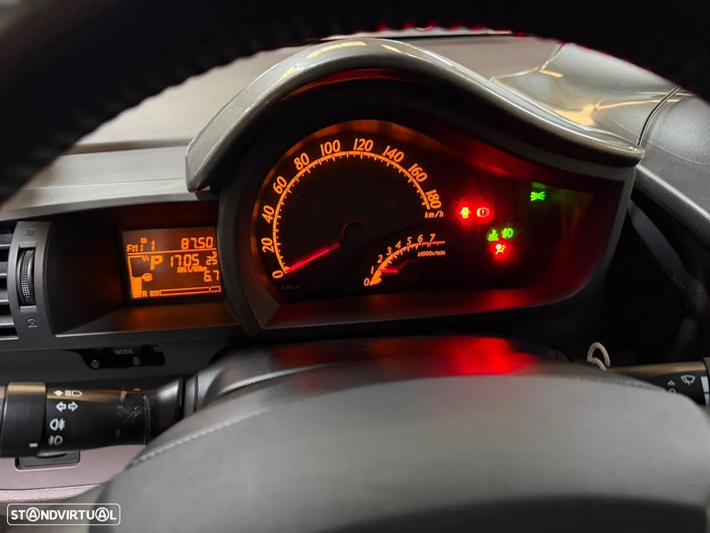 Toyota iQ - 14