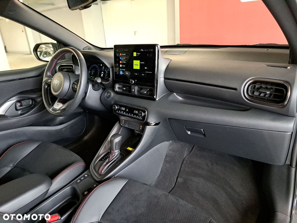 Toyota Yaris Hybrid 1.5 GR Sport - 17