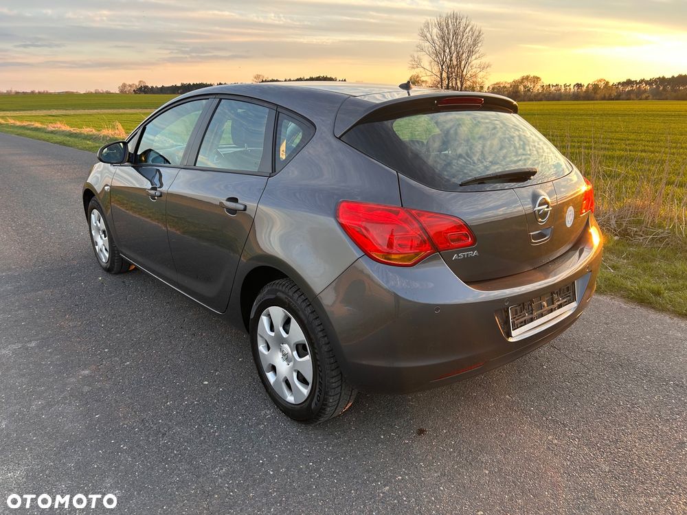 Opel Astra 1.6 Design Edition - 9