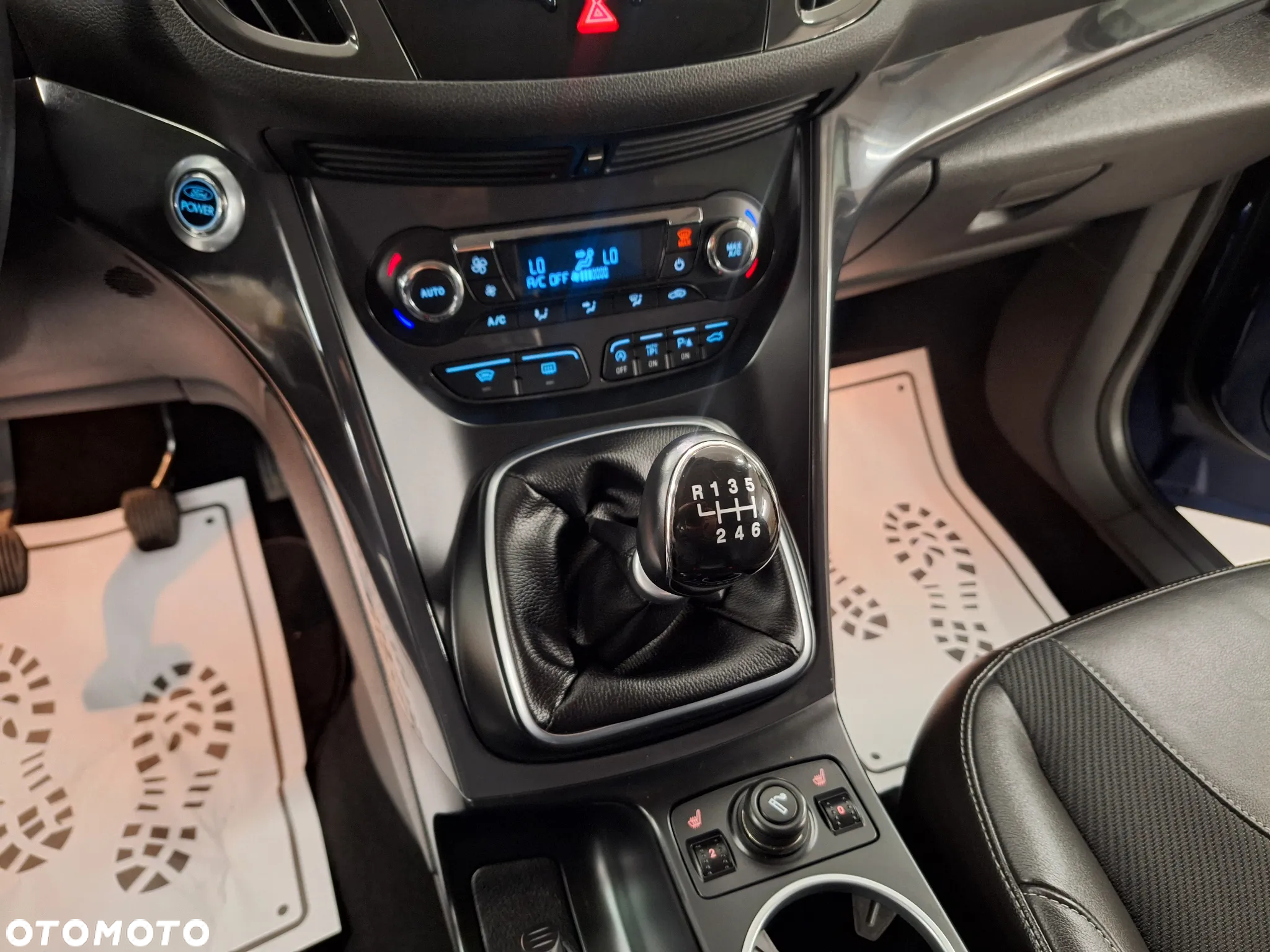 Ford Kuga 1.6 EcoBoost 2x4 Titanium - 32
