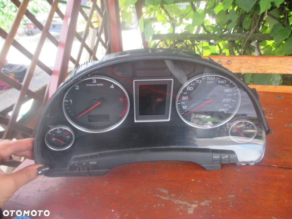 licznik zegar Audi A4 B6 1.9 TDI  8E0920900K - 1