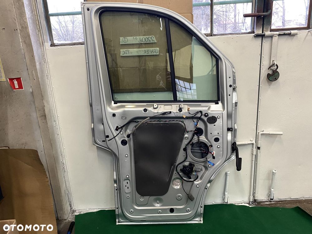 VW CRAFTER 2 MAN TGE 17- DRZWI PRZEDNIE LEWE SREBRNE PDC 7C0831311C - 8