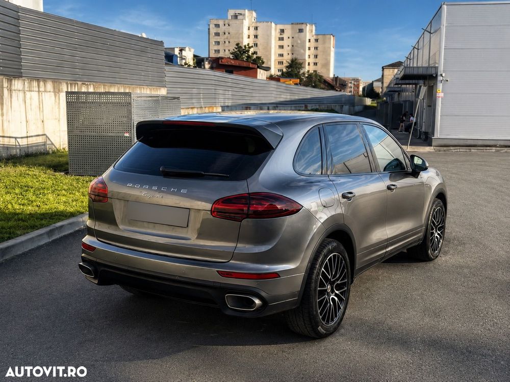 Porsche Cayenne 3.0 L - 6