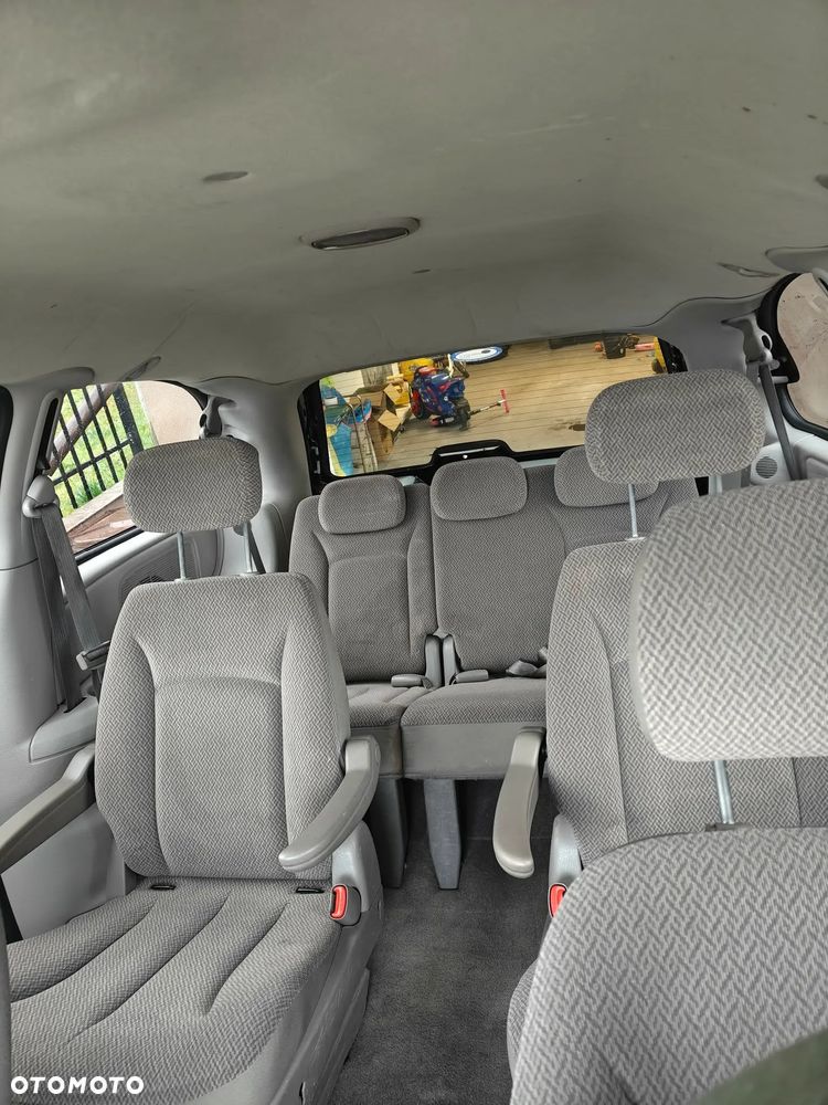 Chrysler Town & Country - 6