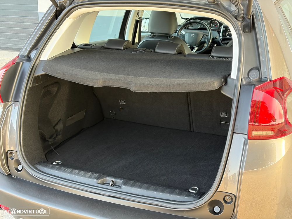 Peugeot 2008 1.2 PureTech Allure EAT6 - 15