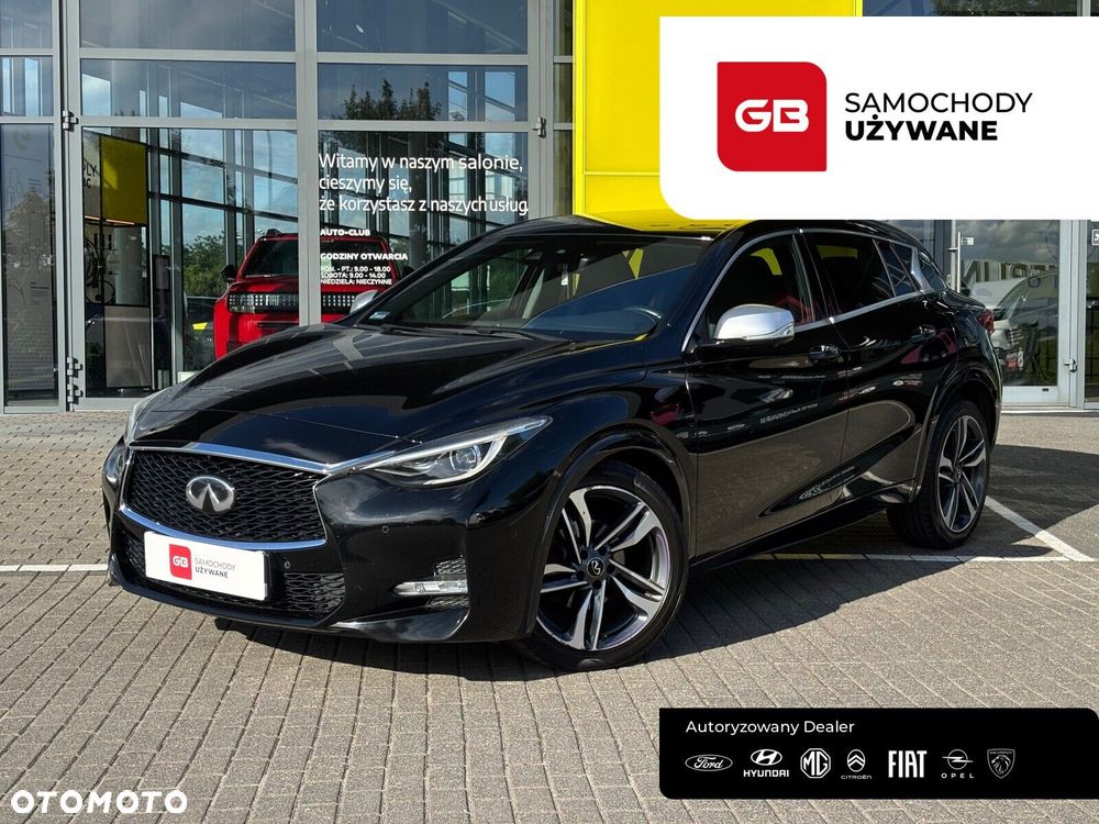 Infiniti Q30 - 1