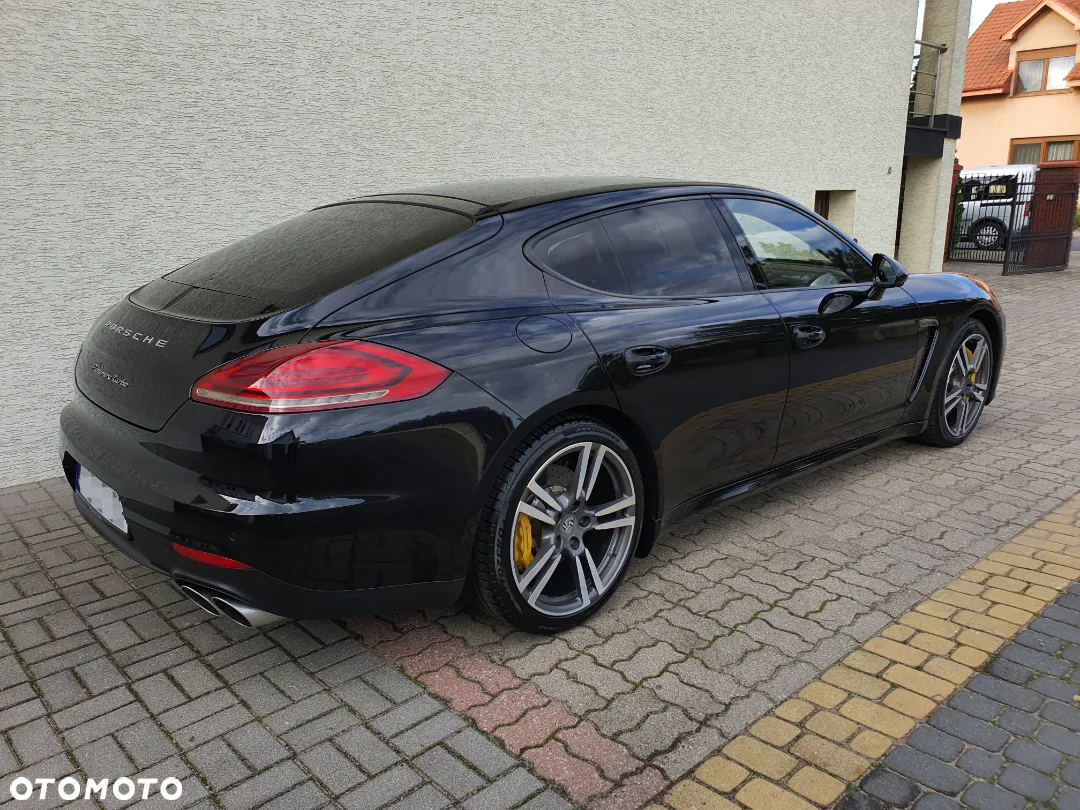 Porsche Panamera - 4