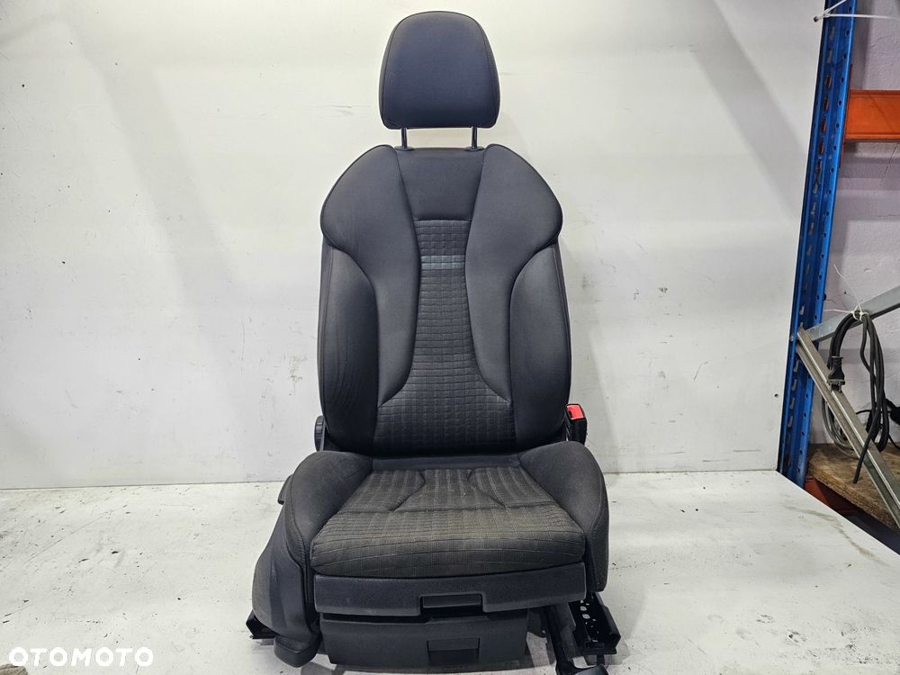 FOTEL STELAŻ PASAŻERA AUDI A3 8V SPORTBACK 5Q4881106D - 1