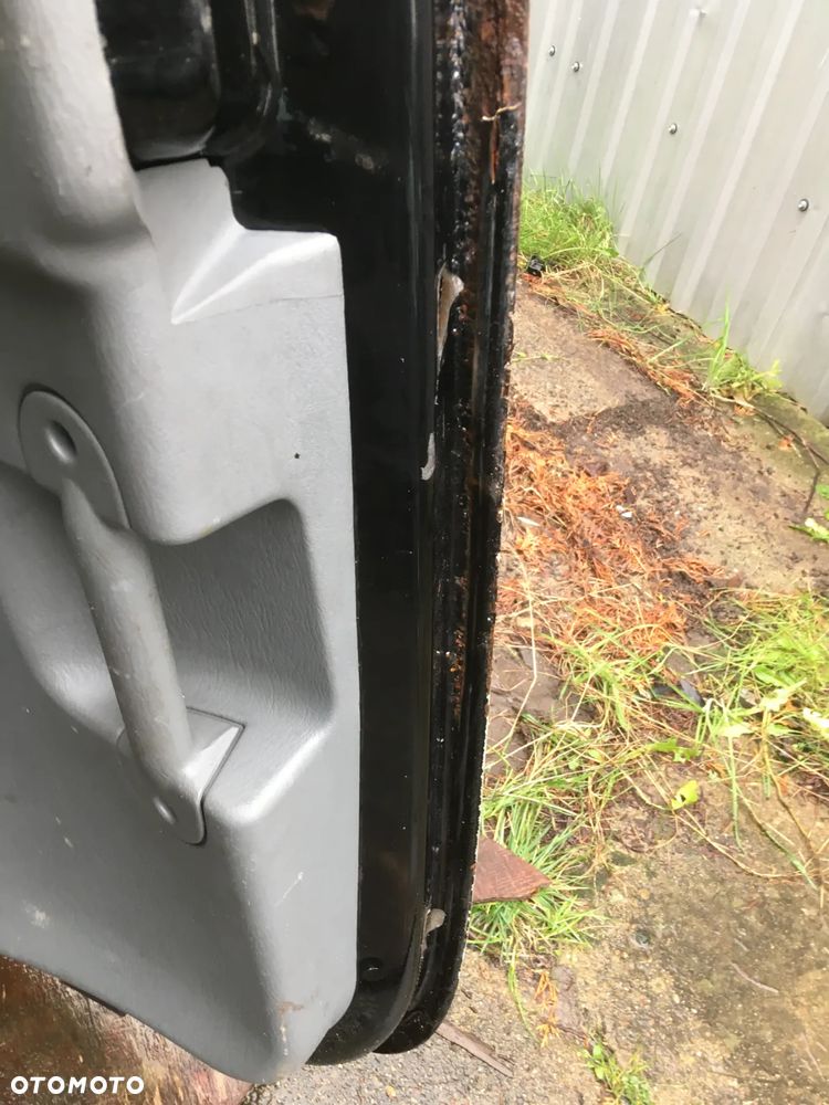 Chrysler Grand Voyager KLAPA TYŁ 02- PXR CZARNA - 2