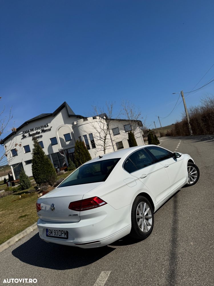 Volkswagen Passat - 4