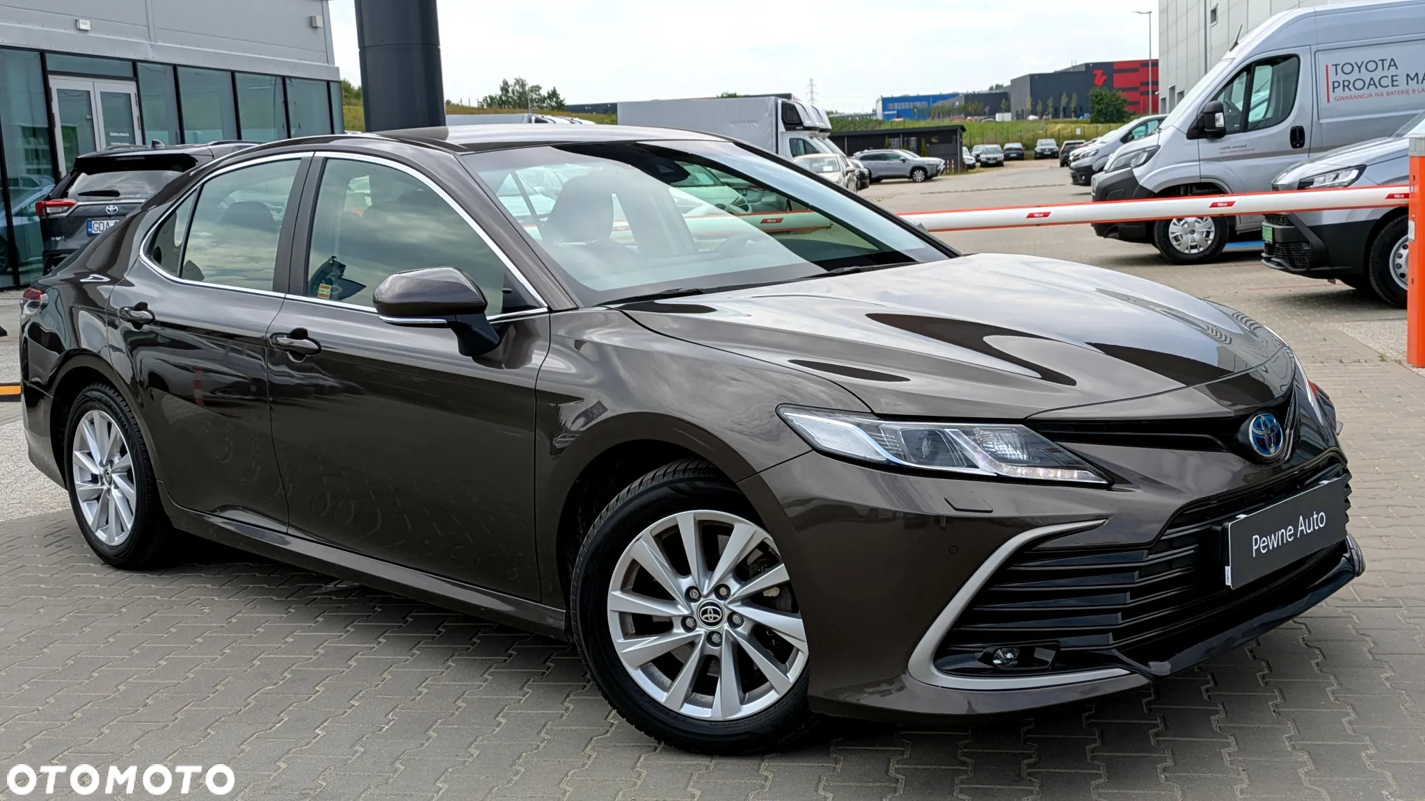Toyota Camry 2.5 Hybrid Comfort CVT - 3