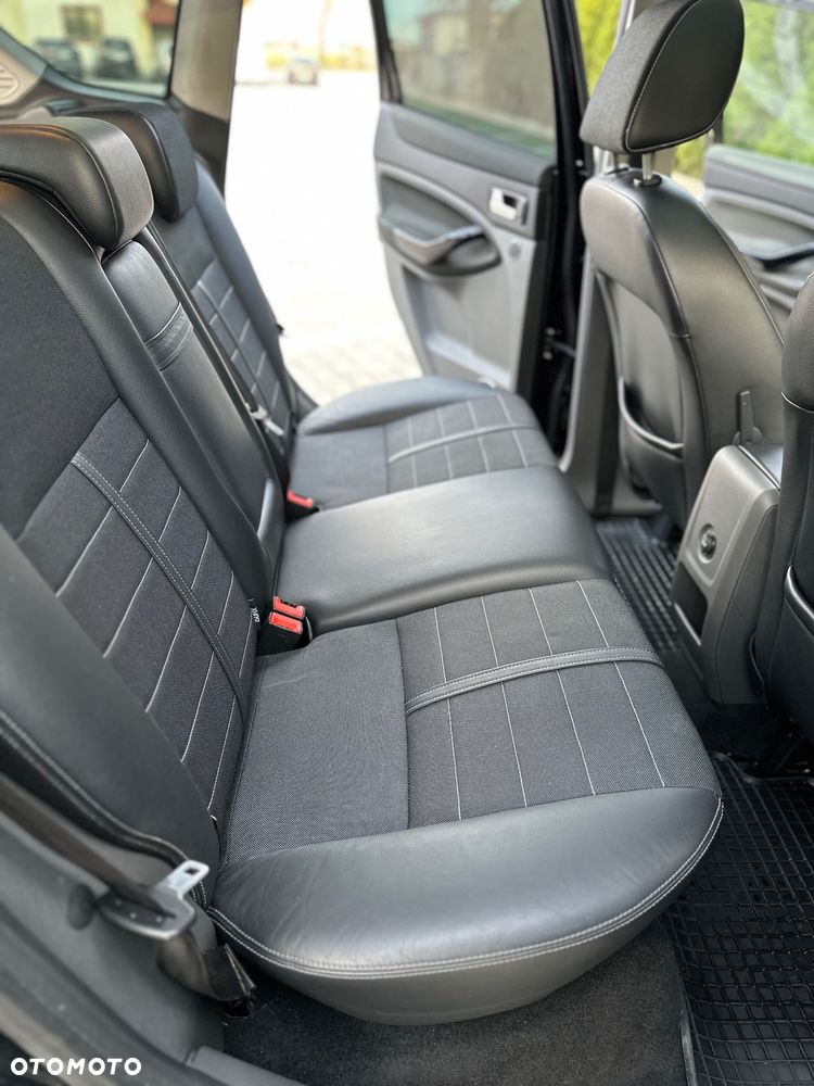 Ford Kuga 2.0 TDCi 4x4 Titanium - 34