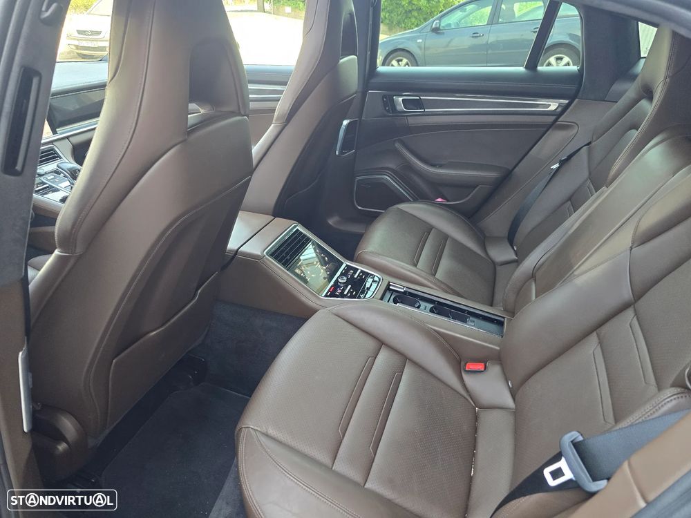 Porsche Panamera 4 E-Hybrid - 13