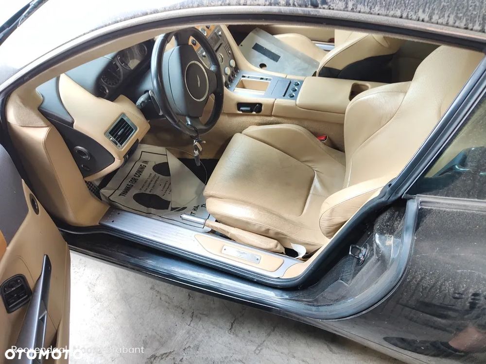 Aston Martin DB9 Standard - 21