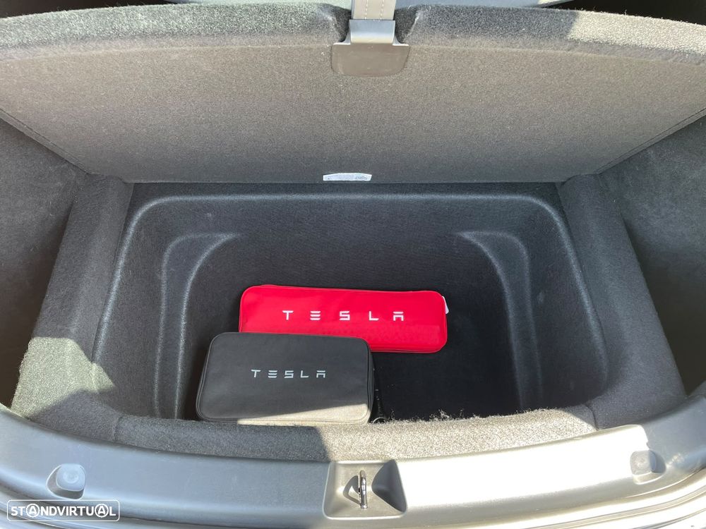 Tesla Model Y - 15
