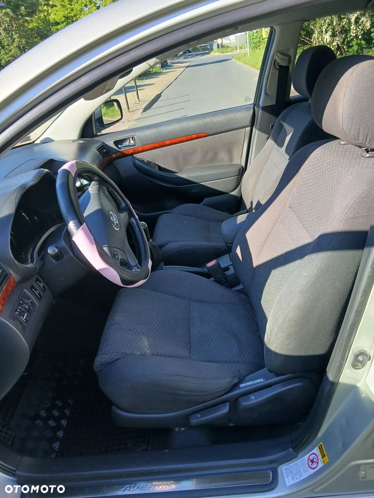 Toyota Avensis 2.0 D-4D Terra - 13
