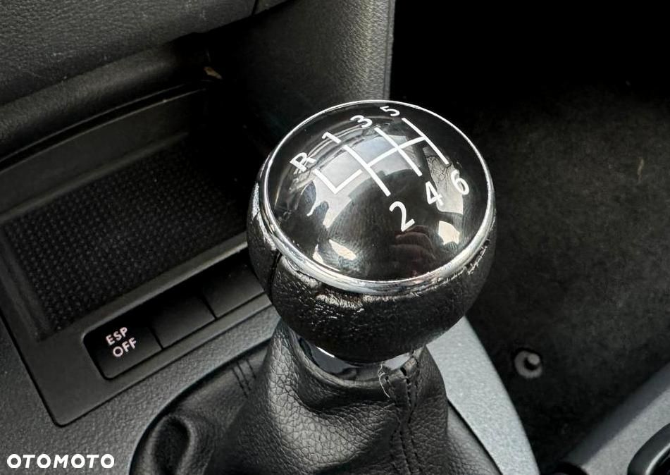 Volkswagen Touran - 31