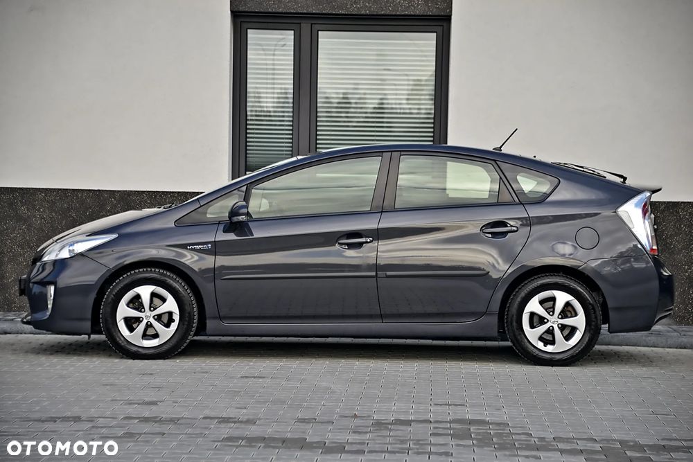 Toyota Prius 1.8 Hybrid Premium - 23