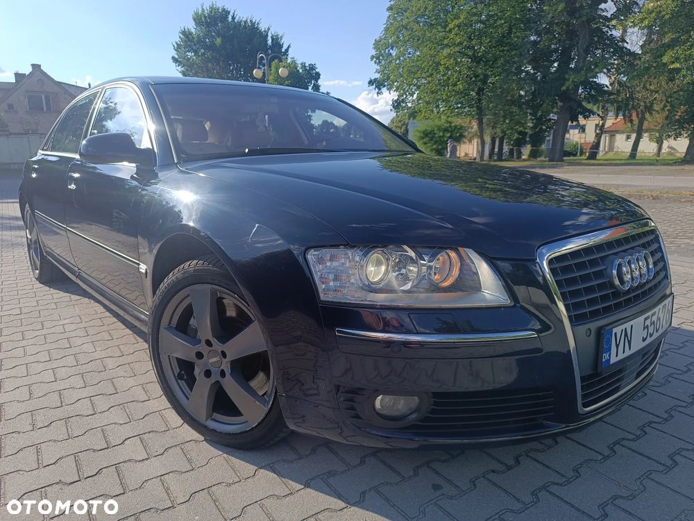 Audi A8 4.2 L Quattro - 1