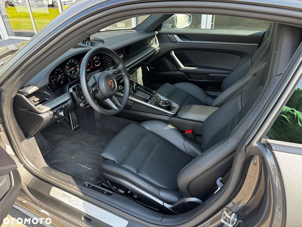 Porsche 911 Carrera 4S - 27