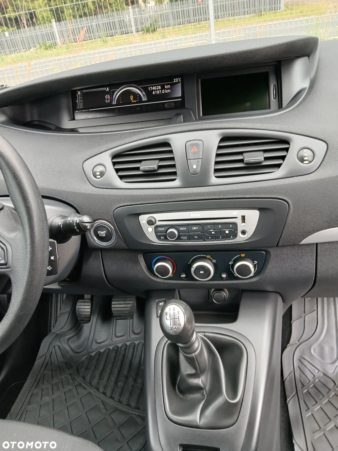 Renault Scenic 1.6 16V 110 TomTom Edition - 19